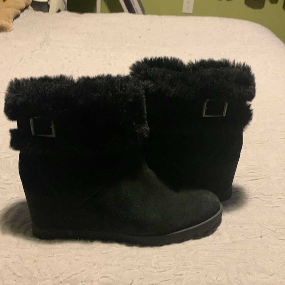 Kookaburra by Ugg Women’s Black Suede Boots with Fur Cuff & Buckle Size 10